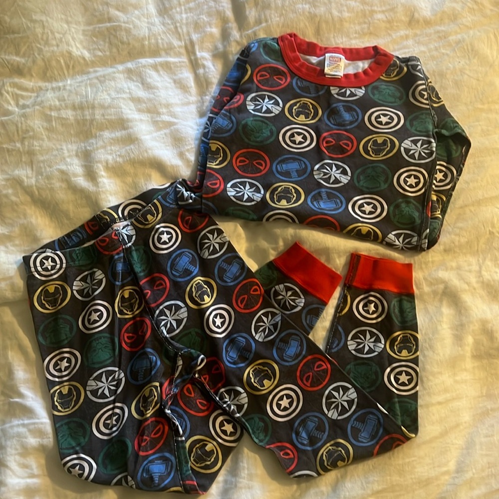 Hanna Anderson size 8 marvel pajama set.  Long sleeve 100% cotton 2 piece set